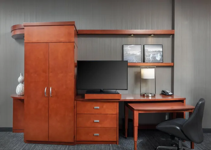 Courtyard By Marriott Greenville Downtown