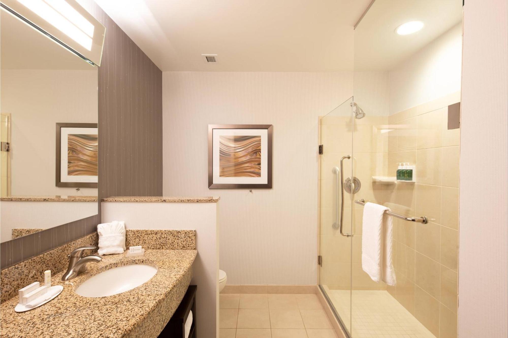Courtyard By Marriott Downtown