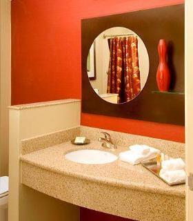 Courtyard By Marriott Downtown Hotel