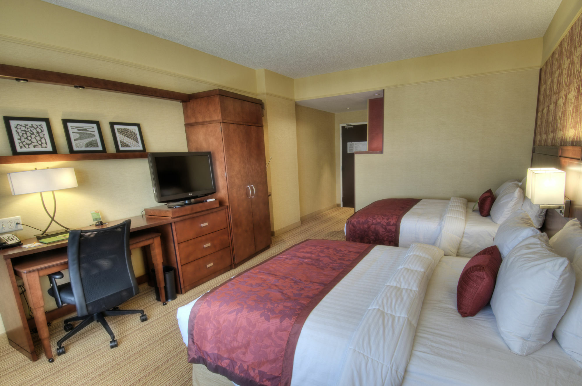 Courtyard By Marriott Downtown
