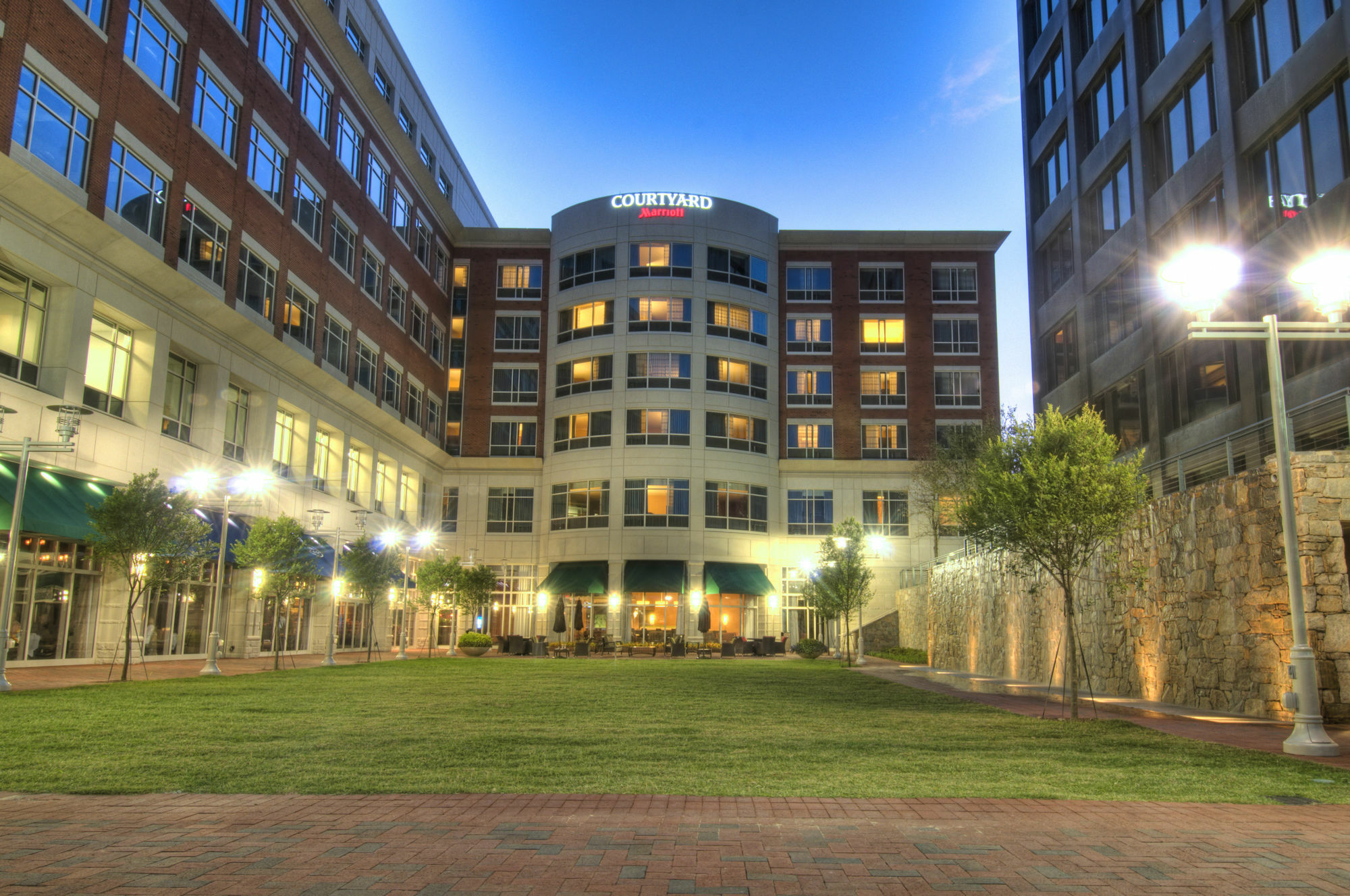 Courtyard By Marriott Downtown 3*