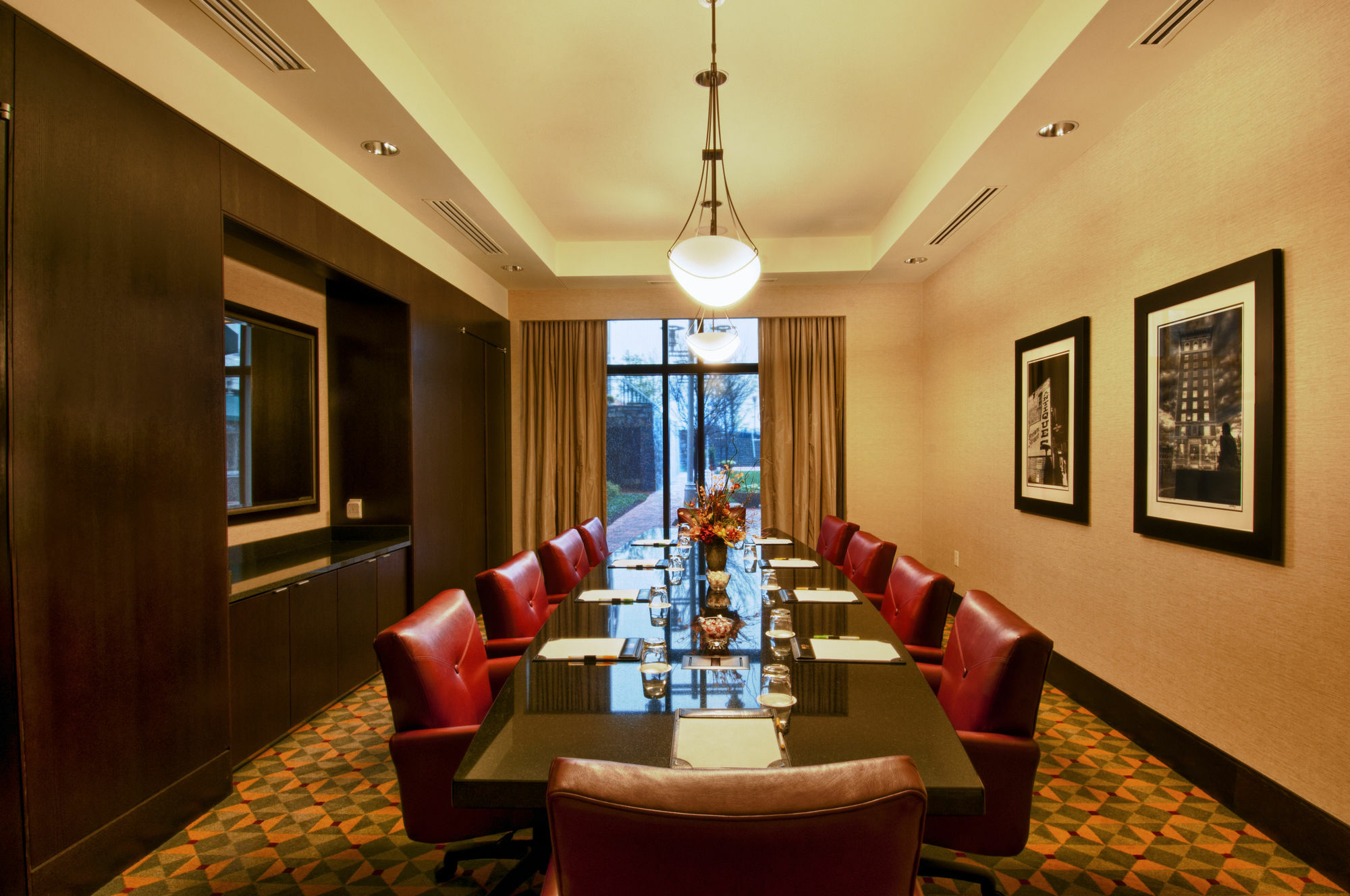Courtyard By Marriott Downtown